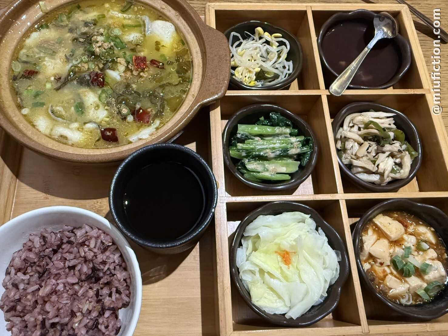 老罈酸菜魚定食